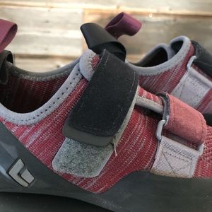 Black Diamond Momentum Women’s Climbing Shoes, Merlot, Size 5